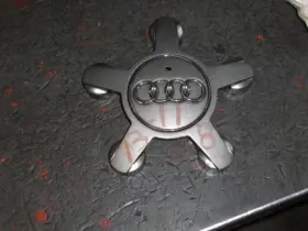 580.au1l10 Audi 10 A4 Center Cap 549048 580.au1l10 Audi 10 A4 Center Cap 549048