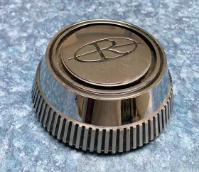326790 Buick Riviera Metal Wheel Cover Center Cap 4-3/4 Inch Dia. Chrome Ftrft Logo Exc Cond