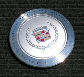 Cadillac 3545558 One Genuine Fleetwood Deville Concours Center Cap Hubcap 1990 1994 Oem