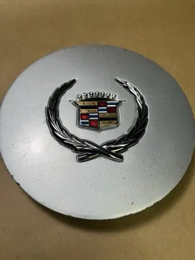 Ac1633854 Cadillac #ac3527286 #ac1633854 Allante Wheel Center Cap # Ac3527286 Used