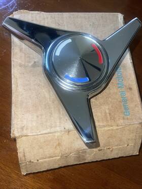 Chevrolet 3853795 1964-1966 Corvette Nos Knock Off Wheel Spinner And Cone Left Side