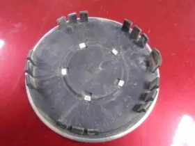 580.gm1q00 Chevrolet Impala 2000 Center Cap Wheel 1081049