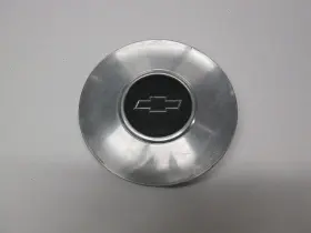 580.gm1q01 Chevrolet Center Cap 9592876 Fits 01 Impala
