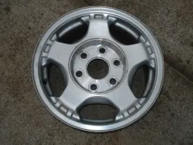 9592557 Chevrolet Silverado 16 Inch Alloy Wheel Gm