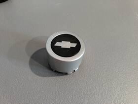 Chevy 15070588 Oem Silver /black Center Cap #15070588 #15070589 Very Good Condition #1
