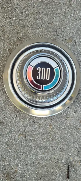 3880978 Chrysler 300 Center Cap