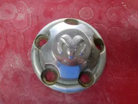 580.ch8m99 Dodge Truck One Chrome Center Cap Fits 99 Ram 1500 Pickup 337648