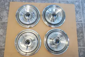 C5sa-1130-b Ford 4- 1965 Thunderbird 15 Inch Spinner Hubcaps Driver Survivor Restoration