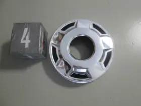 580.fd8578 Ford Truck Front Wheel Cover Center Cap Hub 4x4 Has Dents Fits 78 F150 Pickup