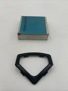 14041908 General Motors Wheel Bezel