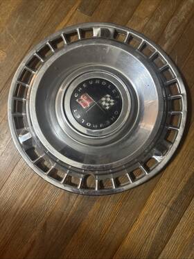 General Motors 3783336 Vintage 1961 Chevy Pass. Ss Corvair Hubcap Red Blk/w Double Flags Logo 14 Inch