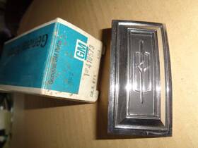 General Motors 416573 Nos 1974-1979 Olds Cutlass Delta 88 Supreme Wheel Center Cap Emblem Gm