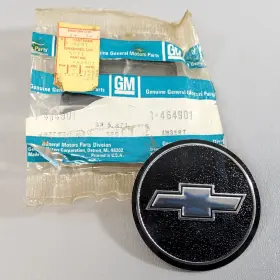 464901 General Motors Brand New Gm Wheel Hub Cap Bowtie Emblem Insert 78-79 Caprice And Impala