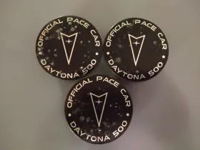 9594210 General Motors 2000 Pontiac Grand Prix Gtp Daytona 500 Pacecar Center Caps Set Of 3