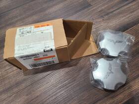 Gm 09594653 New Set Of 2 Center Cap - 05-07 Corvette
