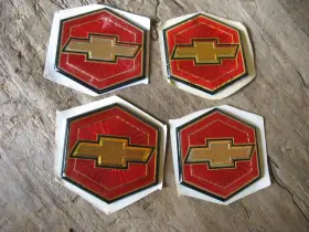 14023358-4 Gm Nos Wheel Center Cap Emblem Set Hexagon Red Gold Bowtie Monte Carlo El Camino