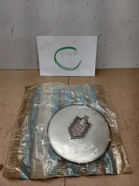 464925 Gm Chevy Chevrolet Monte Carlo Nos 1977-1980 Wheel Center Insert 464925 Gm Chevy Chevrolet Monte Carlo Nos 1977-1980 Wheel Center Insert