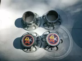371665 Gm General Motors Chevrolet Gmc Set Of 4 Chevy 1971-87 Die Cast 6 Lug Center Caps Bowtie Oem