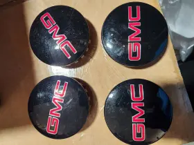 84335832 Gmc 4x 2014-2024 Sierra 1500 Yukon 3 1/4 Inch Black And Red Center Cap