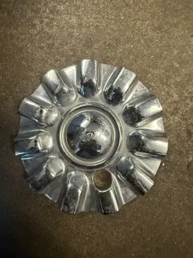 Cap-2131443 Ion Center Cap P10729 Small Cracks/screw Hole