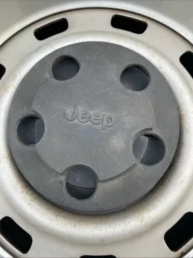8952-003-763 Jeep 87-95 Cherokee Wagoneer Wrangler Center Hub Cap No Screws