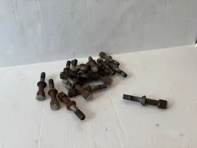 2104000070 Oem 2034010370 Wheel Bolt Front Rear For Mercedes 190 A124 A208 A209 C124 C126