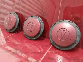 25529982 Pontiac 1988-93 Bonneville Sse Set Of 3 Center Caps Red Oem # Vintage