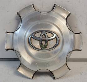 Toyota 1028-69503 2007 Fj Cruiser Center Wheel Cap For 17 Inch Oem