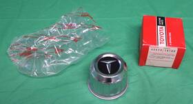 Toyota 42603-14100 Oem Nos 1975-1983 Celica Corolla Pickup Center Hub Cap