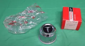 42603-14100 Toyota Oem Nos 1975-1983 Celica Corolla Pickup Center Hub Cap