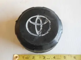 42603-60190 Toyota Land Cruiser 1993 94 95 Rear Wheel Center Cap Oem Factory 42603-60190 Toyota Land Cruiser 1993 94 95 Rear Wheel Center Cap Oem Factory