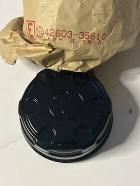 Toyota 4260335601 Nos Gen 89-95 Pickup 4runner 4wd Black Front Wheel Center Cap 42603-35601
