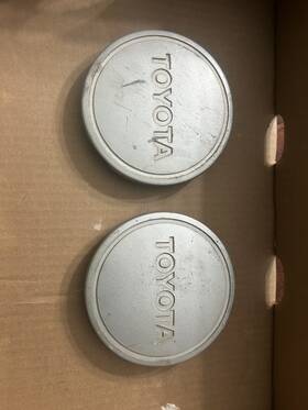 Toyota 87 88 1 2wd Pickup Truck Ton Rv Front Wheel Center Caps Pair Used Box