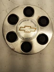 2001 Chevrolet Silverado Center Cap *only* 6 Lug Pn: 15712387 Used. Price: $12.25.