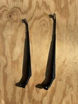 Toyota Land Cruiser Lexus LX470 UZJ100 Set Of 2 Front Wiper Arms Used. Price: $55.00.
