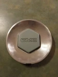 2004-2007 Gmc Envoy Center Cap #9595112 Pre-owned Used. Price: $12.50.