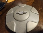 2002 - 2003 Chevy Trailblazer Silver Oem Wheel Center Cap P/n 9593383 Used. Price: $30.00.